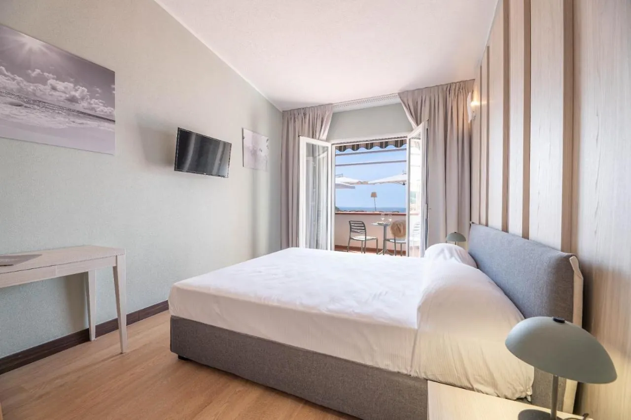 Hotel Baia Imperiale Spiaggia di Cavoli 4*,